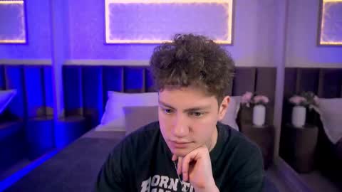 Snapshot of stefanbev chatting on 02-15-26, 07:32 Esrefan online show from 02-15-26, 07:32