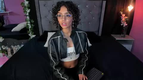 Snapshot of stefania_paz chatting on 03-10-25, 03:34 Stefania online show from 03-10-25, 03:34