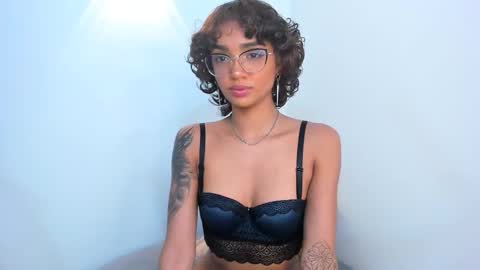 Snapshot of stefania_paz chatting on 09-25-25, 09:18 Stefania online show from 09-25-25, 09:18