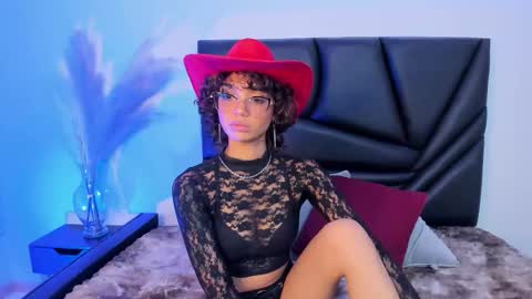 Snapshot of stefania_paz chatting on 09-27-25, 08:03 Stefania online show from 09-27-25, 08:03