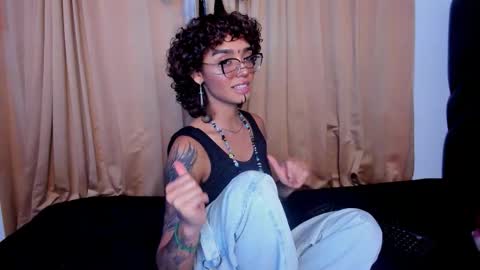 Snapshot of stefania_paz chatting on 10-17-25, 02:59 Stefania online show from 10-17-25, 02:59