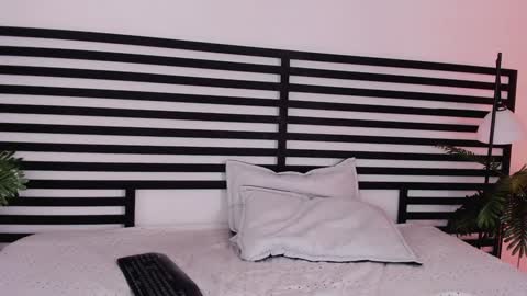 Stefanny   online show from 12-17-24, 04:00