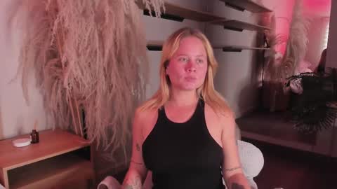 Stefanny   online show from 03-06-25, 03:35