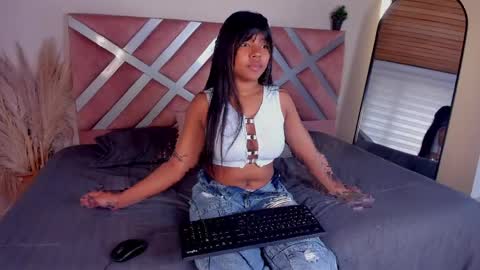 Stefanny  online show from 04-08-26, 01:00