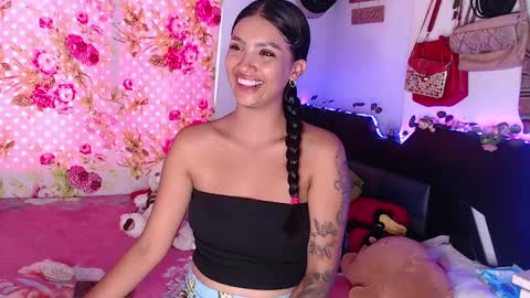 Im MiaIts my first day here  online show from 12-11-24, 09:12