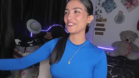 Im MiaIts my first day here  online show from 02-17-25, 12:54