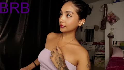 Im MiaIts my first day here  online show from 10-01-25, 12:16