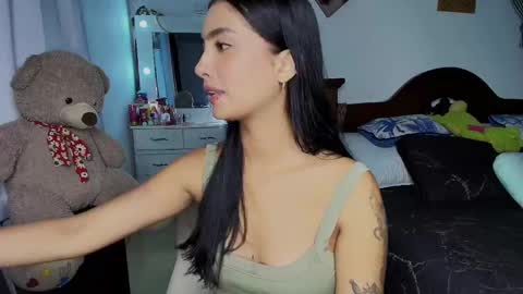 Im MiaIts my first day here  online show from 10-05-25, 12:42