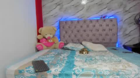 stefany_andruw online show from 10-18-25, 08:31