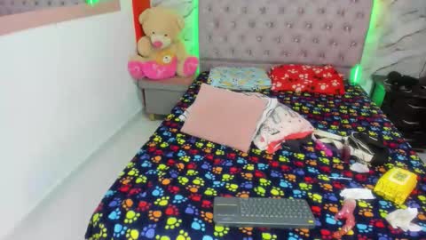 stefany_andruw online show from 11-07-25, 04:18