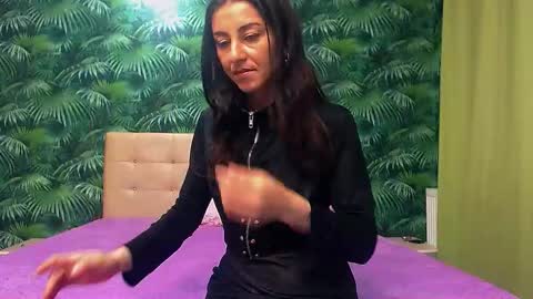 Stella John online show from 11-17-25, 06:08