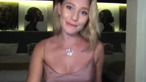 Stella online show from 10-13-25, 02:17