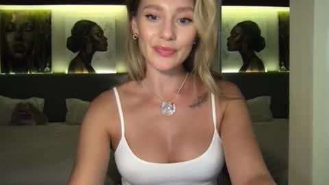 Stella online show from 10-14-25, 02:18