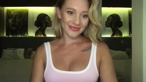 Stella online show from 10-15-25, 02:50