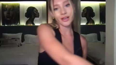 Stella online show from 10-26-25, 02:34