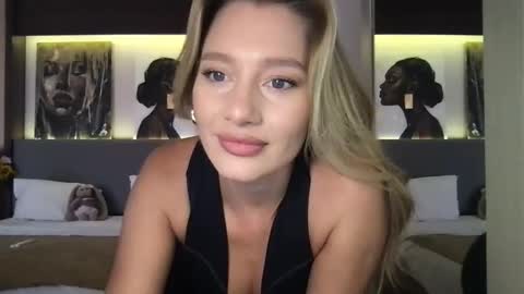 Stella online show from 11-25-25, 02:44