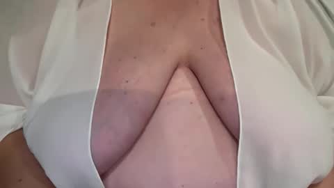 Snapshot of stellaaltamarea chatting on 10-16-25, 12:33 stellaaltamarea online show from 10-16-25, 12:33