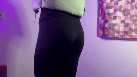 Snapshot of stellaph chatting on 12-18-25, 05:46 Stellaph online show from 12-18-25, 05:46