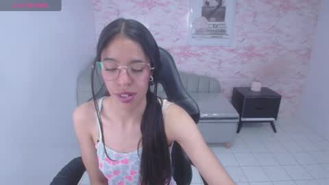 Stephania online show from 12-17-24, 04:01