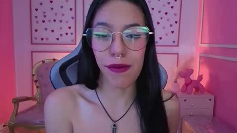 Snapshot of stephania_t chatting on 10-08-25, 12:36 Stephania online show from 10-08-25, 12:36