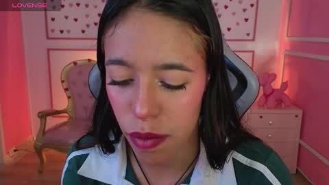 Snapshot of stephania_t chatting on 10-09-25, 01:20 Stephania online show from 10-09-25, 01:20