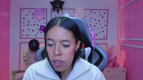 Snapshot of stephania_t chatting on 10-16-25, 11:55 Stephania online show from 10-16-25, 11:55