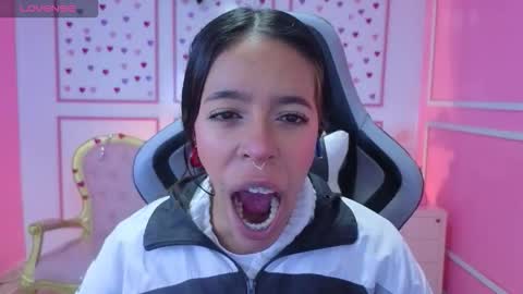 Snapshot of stephania_t chatting on 10-17-25, 11:46 Stephania online show from 10-17-25, 11:46