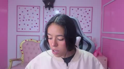 Snapshot of stephania_t chatting on 10-20-25, 12:16 Stephania online show from 10-20-25, 12:16