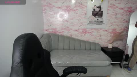 Snapshot of stephania_t chatting on 10-26-25, 12:44 Stephania online show from 10-26-25, 12:44