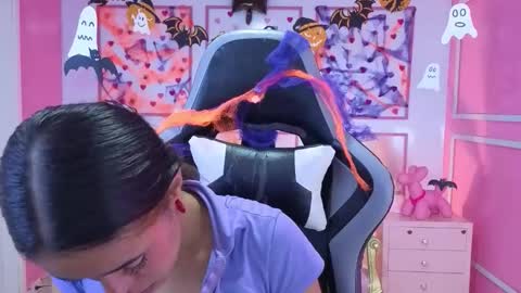 Snapshot of stephania_t chatting on 10-27-25, 11:47 Stephania online show from 10-27-25, 11:47