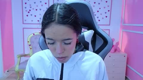 Snapshot of stephania_t chatting on 11-05-25, 12:27 Stephania online show from 11-05-25, 12:27