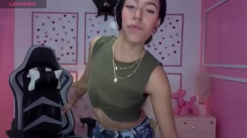 Snapshot of stephania_t chatting on 12-03-25, 12:47 Stephania online show from 12-03-25, 12:47