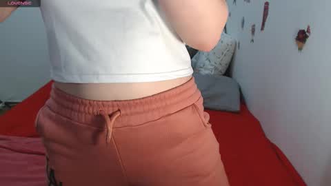 Snapshot of stephaniewild chatting on 01-13-26, 11:48 Stephanie online show from 01-13-26, 11:48