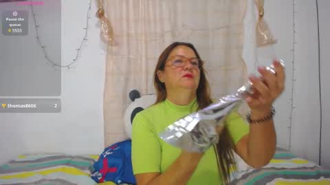 Snapshot of stepmom_slut_50_ chatting on 12-19-24, 01:18 Angie mature online show from 12-19-24, 01:18