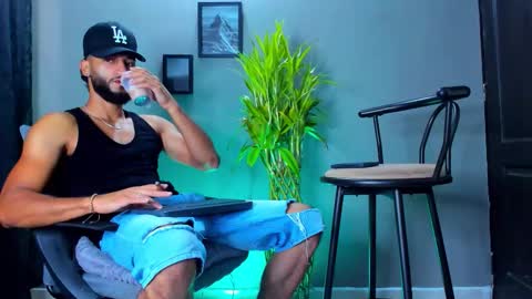 Snapshot of stev_velez chatting on 02-07-26, 02:43 Steve online show from 02-07-26, 02:43