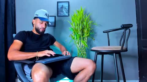 Snapshot of stev_velez chatting on 03-29-26, 03:01 Steve online show from 03-29-26, 03:01