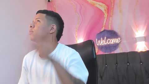Snapshot of steven19_latinboy chatting on 11-25-25, 11:43 Steven online show from 11-25-25, 11:43