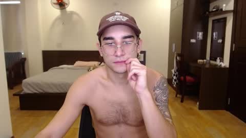 Snapshot of steveoceanbeanhuge chatting on 01-05-25, 03:32 Alex online show from 01-05-25, 03:32