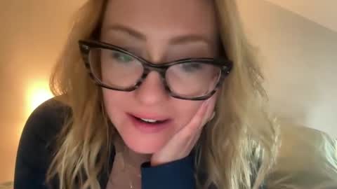 Snapshot of steviegirl4u chatting on 02-07-25, 12:09 StevieGirl4U online show from 02-07-25, 12:09