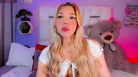 Snapshot of steyseequeen chatting on 02-16-25, 09:48 Steisee Reyes online show from 02-16-25, 09:48
