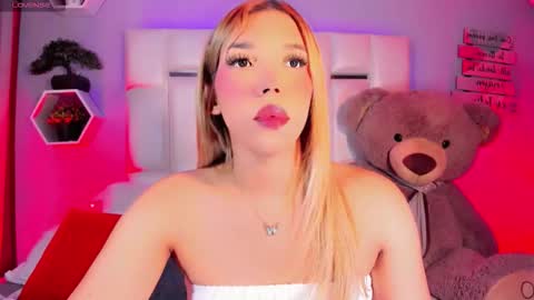 Snapshot of steyseequeen chatting on 09-17-25, 01:40 Steisee Reyes online show from 09-17-25, 01:40