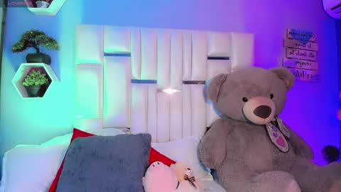 Snapshot of steyseequeen chatting on 09-20-25, 07:09 Steisee Reyes online show from 09-20-25, 07:09