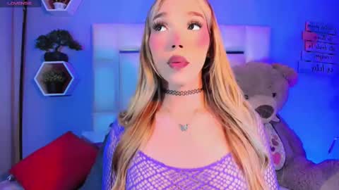 Snapshot of steyseequeen chatting on 10-03-25, 10:51 Steisee Reyes online show from 10-03-25, 10:51
