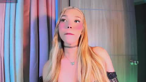 Snapshot of steyseequeen chatting on 10-05-25, 08:01 Steisee Reyes online show from 10-05-25, 08:01
