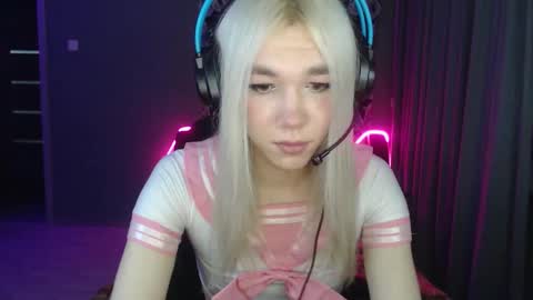 Snapshot of stiff_boys chatting on 10-28-25, 03:58 Steve online show from 10-28-25, 03:58