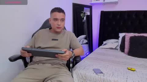 Stiven  online show from 04-15-26, 03:19