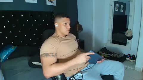 Snapshot of stily_santos_ chatting on 09-22-25, 02:24 stily online show from 09-22-25, 02:24