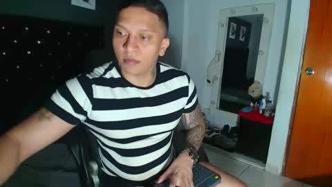 Snapshot of stily_santos_ chatting on 10-20-25, 03:40 stily online show from 10-20-25, 03:40