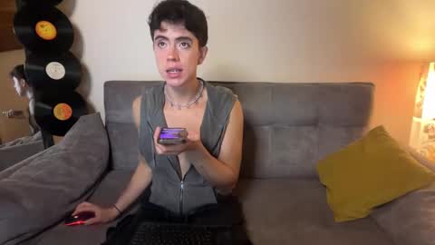 Snapshot of stolas_ying chatting on 02-12-26, 11:44 Stolas online show from 02-12-26, 11:44