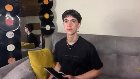 Snapshot of stolas_ying chatting on 02-15-26, 10:50 Stolas online show from 02-15-26, 10:50